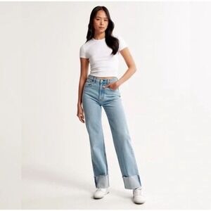 Abercrombie The 90s relaxed Jean High Rise Light Blue Cuffed